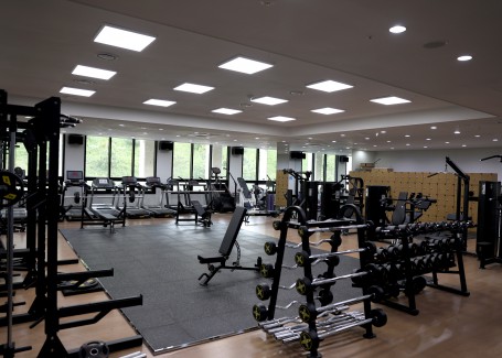 부산외국어대학교 홍보용 이미지 - 헬스장